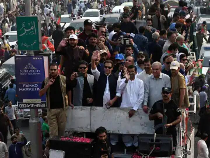 Pakistani journalist death by former prime minister imran Khan truck during protest rally Pakistan: इमरान खान की लॉन्ग मार्च में हादसा, ट्रक के नीचे आने से महिला पत्रकार की मौत, इंटरव्यू लेने पहुंची थी