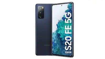 Samsung Galaxy S20 FE 5G: गैलेक्सी एस 20 एफई को 29,999 रुपये की कीमत पर खरीदा जा सकता है. कंपनी ने इस हैंडसेट को Snapdragon 865 ऑक्टा-कोर चिपसेट, 128GB की इंटरनल स्टोरेज और 8GB RAM के साथ पेश किया है. इसमें 5G कनेक्टिविटी के साथ 12MP ट्रिपल रियर कैमरा सेटअप, 32MP का सेल्फी कैमरा और 6.5 इंच की Infinity-O Super AMOLED स्क्रीन दी गई है. पावर बैकअप के लिए डिवाइस में 4500mAh की बैटरी मिलती है, जिसे सुपर फास्ट चार्जिंग टेक्नोलॉजी से चार्ज किया जा सकता है.