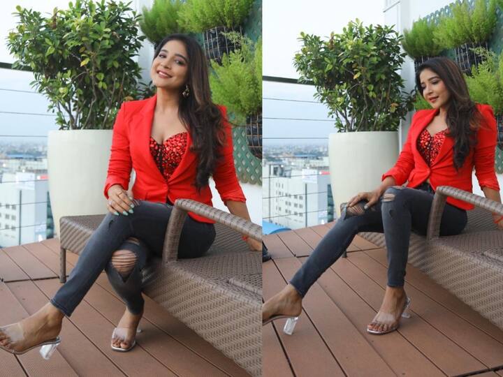 Sakshi Agarwal: கிளையில் காணும் கிளியின் மூக்கு... சிகப்பு உடையில் அசத்தும் சாக்‌ஷி அகர்வாலின் நியூ க்ளிக்ஸ்!