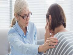 How to Find a Therapist: தெரபிஸ்ட் எனப்படும் தனிப்பட்ட சிகிச்சையாளர்களை தேர்ந்தெடுப்பது எவ்வாறு ?அதற்கான வழிகள் என்ன?