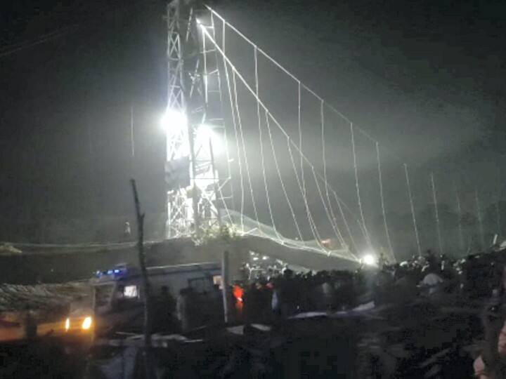 करीब 150 साल पुराना यह केबल ब्रिज पर्यटन के लिहाज से लोकप्रिय था. यही कारण है कि यहां इतनी संख्या में लोग मौजूद थे. यहां लोग छठ पूजा से जुड़ी रस्में निभा रहे थे.