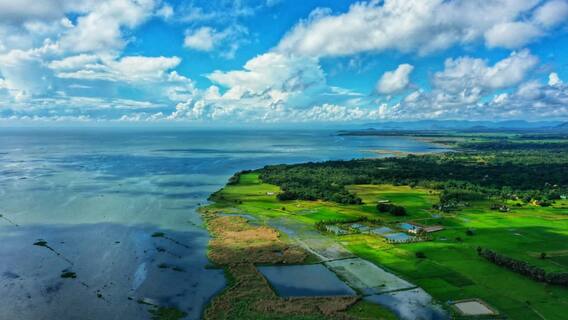 PHOTO : ओडिशाचा विलोभनीय चिल्का सरोवर, निसर्गप्रेमींचं नंदनवन