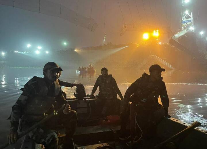 મોરબીમાં ઝુલતો પુલ છેલ્લા સાતેક મહિનાથી બંધ હાલતમાં હતો. સમારકામ બાદ બેસતા વર્ષના દિવસે જ ઝુલતો પુલ ખુલ્લો મૂકાયો હતો.