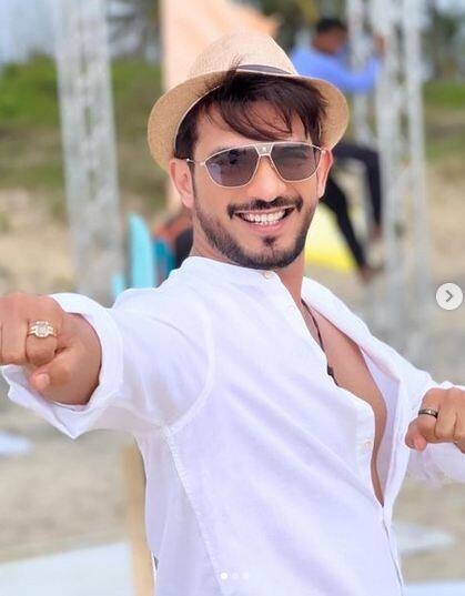 ਜਦੋਂ ਵੀ ਉਹ ਥੱਕੇ ਅਤੇ ਨਿਰਾਸ਼ ਹੋ ਕੇ ਵਾਪਸ ਆਉਂਦੇ ਤਾਂ ਮਾਂ ਸਹਾਰਾ ਦਿੰਦੀ, ਪਤਨੀ ਹੌਸਲਾ ਦਿੰਦੀ। ਇੱਕ ਵਾਰ ਅਜਿਹਾ ਹੋਇਆ ਕਿ ਉਸ ਨੂੰ ਮਹਿਸੂਸ ਹੋਣ ਲੱਗਾ ਕਿ ਉਸ ਵਿੱਚ ਕੋਈ ਗੁਣ ਨਹੀਂ ਹੈ। ਅਜਿਹੇ ਵਿੱਚ ਉਸਦੇ ਟੁੱਟੇ ਹੋਏ ਮਨ ਨੂੰ ਉਸਦੀ ਮਾਂ ਅਤੇ ਪਤਨੀ ਨੇ ਸਹਾਰਾ ਦਿੱਤਾ। ਅਰਜੁਨ ਫਿਰ ਲਗਨ ਨਾਲ ਕੰਮ ਲੈਣ ਦੀ ਕੋਸ਼ਿਸ਼ ਕਰਨ ਲੱਗਾ।