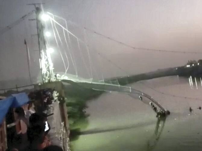 Gujarat Morbi Cable Bridge Collapses Hundreds Killed In Morbi Bridge  Accident Rescue Operation Continues | Morbi Cable Bridge Collapses: मोरबी  में मातमी सबेरा, अब तक 132 की मौत, गैर इरादतन हत्या का