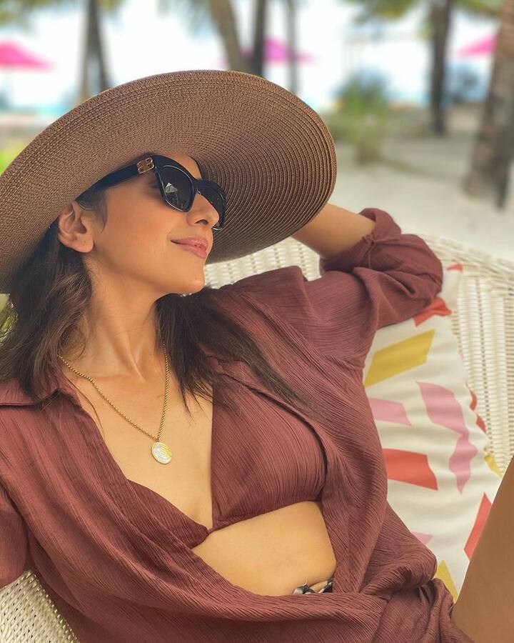 Rakul Preet PHOTO: બોલિવૂડ અભિનેત્રી રકુલ પ્રીત સિંહ આ દિવસોમાં માલદીવ વેકેશન પર છે અને જોરદાર એન્જોય કરી રહી છે. રકુલ પ્રીત સિંહ તેના ફોટા સોશિયલ મીડિયા પર શેર કરતી રહે છે.
