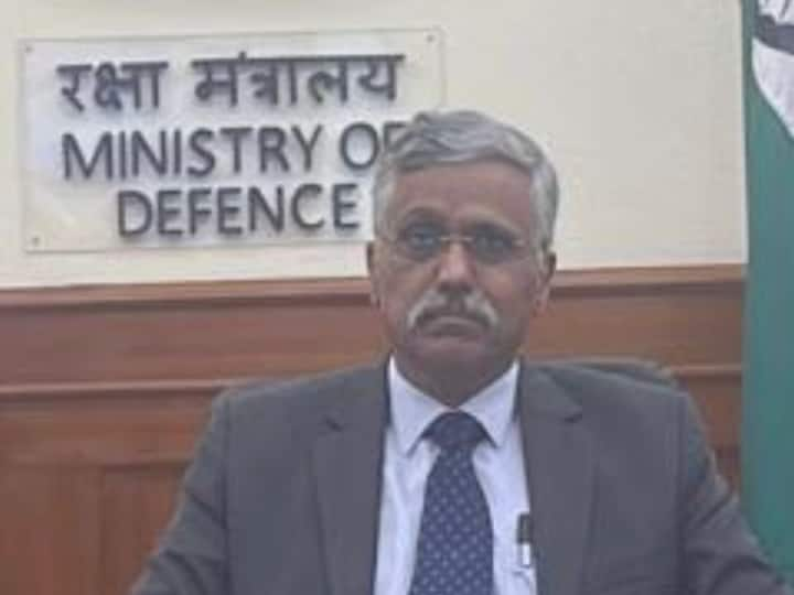 IAS Giridhar Aramane to take over as the new Defence Secretary tomorrow Special Duty earlier this month during the Def Expo 2022. New Defence Secretary: देश के अगले रक्षा सचिव होंगे IAS गिरिधर अरामने, कल संभालेंगे पद, पढ़ें किसकी लेंगे जगह