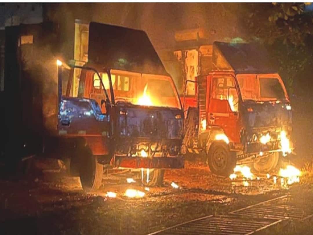 Fire accident in Rahul gandhi Bharat Jodo Yatra near Kothur of Rangareddy district Bharat Jodo Yatra: రాహుల్ గాంధీ జోడో యాత్ర ఏర్పాట్లలో అపశ్రుతి - రెండు డీసీఎంలు, జనరేటర్లు కాలి బూడిద