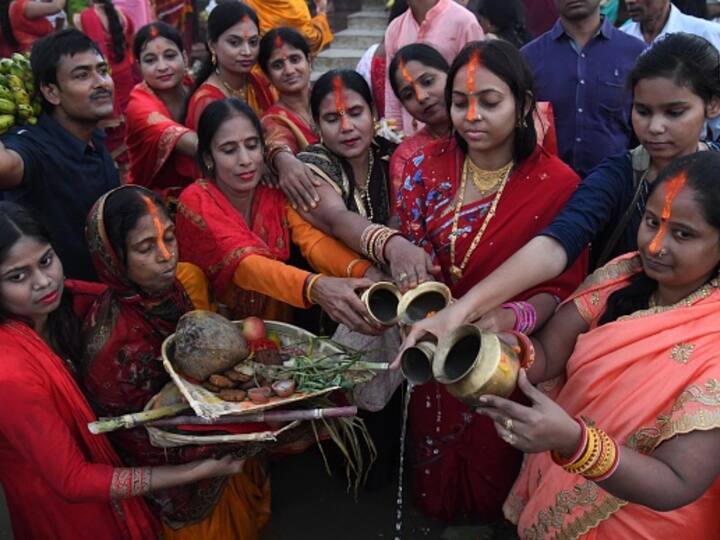 Devotees perform rituals on the occasion of Chhath Pooja festival at Danapur Ghat, in Patna. (Source: Getty)