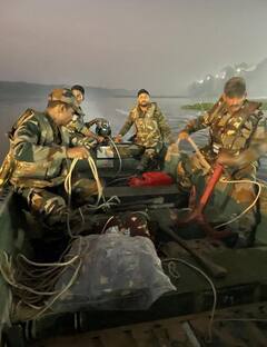 In Photos Morbi Bridge Collapse: મોરબીનો ઝૂલતો પુલ તુટતાં 140નાં મોત, જુઓ રેસ્ક્યૂ ઓપરેશનની તસવીરો