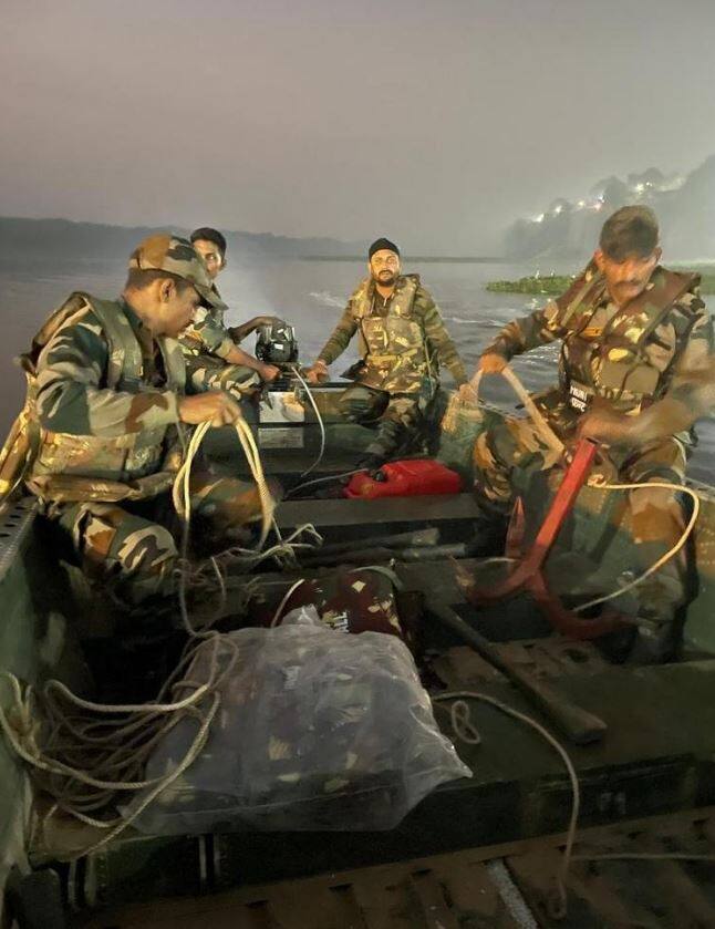 દૂર્ઘટના અંગે વાત કરતા પ્રત્યક્ષદર્શીએ કહ્યું કે, જે સમયે આ દૂર્ઘટના ઘટી તે સમયે પુલ પર અનેક મહિલાઓ અને બાળકો પણ હતા.