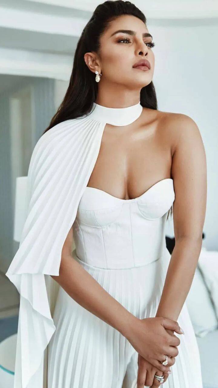 அதன் பின் பாலிவுட் பிரியங்காவை சிகப்பு கம்பளம் விரித்து வரவேற்றது