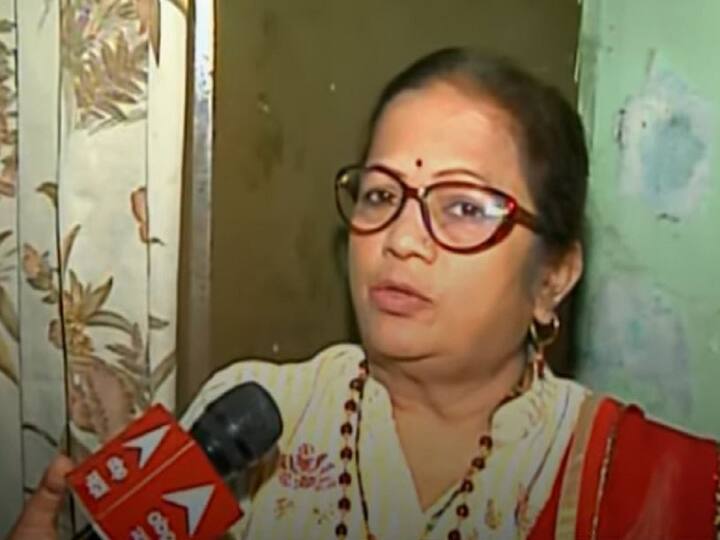 Shiv Sena leader Kishori Pednekar questioned in SRA project cheating case Kishori Pednekar : किशोरी पेडणेकरांची अडीच तास चौकशी, सोमय्यांचे आरोप सुरूच 