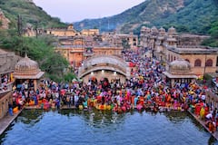 Chhath Puja 2022: সপ্তমীর সূর্যোদয়কালে ছটের ব্রতপালন, মহা সমারোহ ঘাটে ঘাটে, এ পুজোর কী ফল?