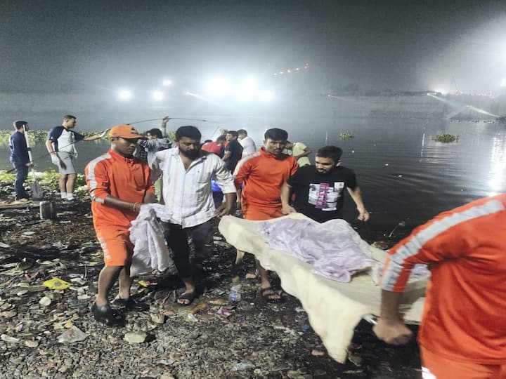 Morbi Bridge Collapse: 12 Relatives Of Rajkot BJP MP Mohan Kundariya Die In Mishap Morbi Bridge Collapse: తీవ్ర విషాదం- భాజపా ఎంపీ కుటుంబంలో 12 మంది మృతి