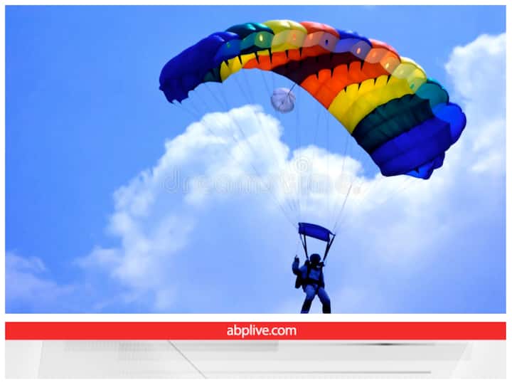 What is parachute How it save us from falling from the sky know here Parachute: आखिर गिरकर मौत होने से कैसे बचा लेता है पैराशूट! जानिए यह कैसे काम करता है