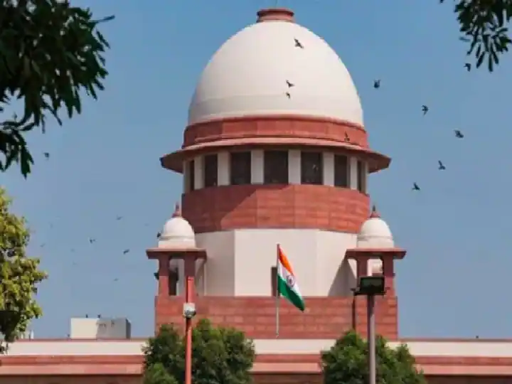 Aadhar Link Case: वोटर-आधार कार्ड को लिंक करने के फैसले के खिलाफ विचार करेगा SC, याचिकाकर्ता ने कहा- 'मतदान का अधिकार सर्वोच्च'