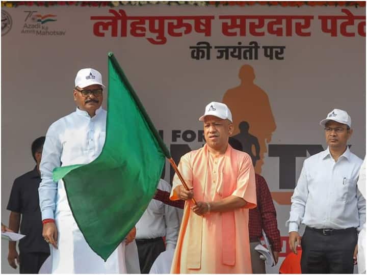 UP News Lucknow cm yogi adityanath takes unity oath on sardar vallabh bhai patel jayanti UP: सरदार पटेल ने जिस सूझ-बूझ से रियासतों को मिलाया, वह वर्तमान भारत के रूप में जाना जाता ह- CM योगी