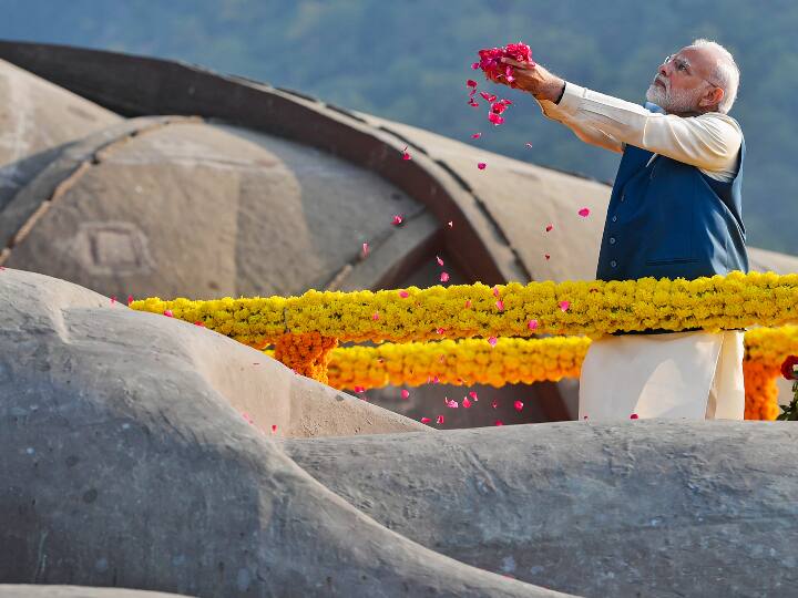 एकता दिवस परेड में बीएसएफ और पांच राज्य पुलिस बलों की टुकड़ियों ने भाग लिया.