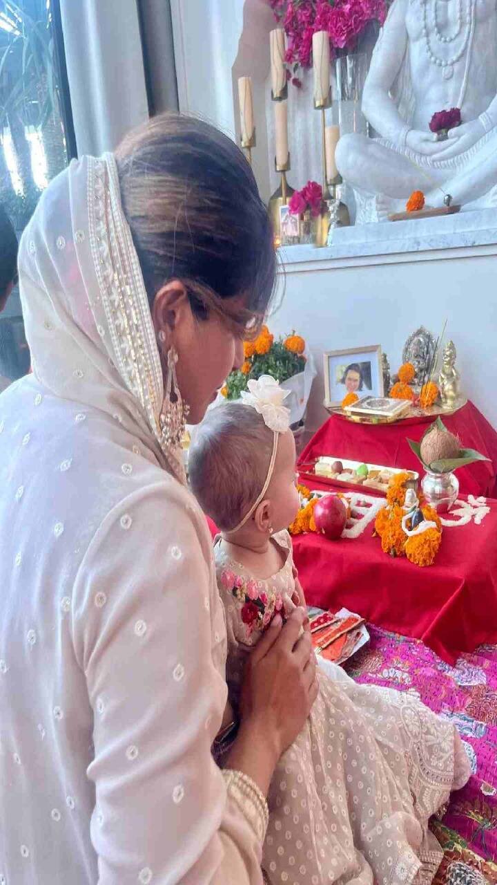 प्रियांकाने सोशल मीडियावर बोर्डिंग पासचा फोटो शेअर केला आहे. फोटो शेअर करत तिने लिहिलं आहे,