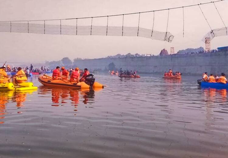 Hearing in High Court today on the issue of Morbi hanging bridge accident Morbi bridge collapse Update:મોરબી ઝૂલતા પુલ દુર્ઘટના મુદ્દે આજે હાઈકોર્ટમાં સુનાવણી, મૃતકના પરિજનોની 25 લાખના વળતરની માંગણી