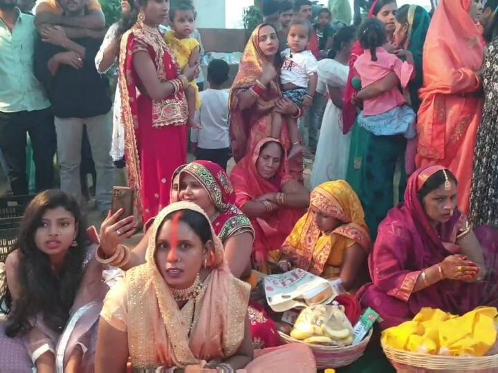 Jodhpur Rajasthan Chhath Puja 2022 women offered Arghya to Lord Surya at Ghats sang songs ANN Chhath Puja 2022: जोधपुर में छठ पूजा का भव्य आयोजन, लोगों में दिखा जबरदस्त उत्साह, महिलाओं ने गाए गीत