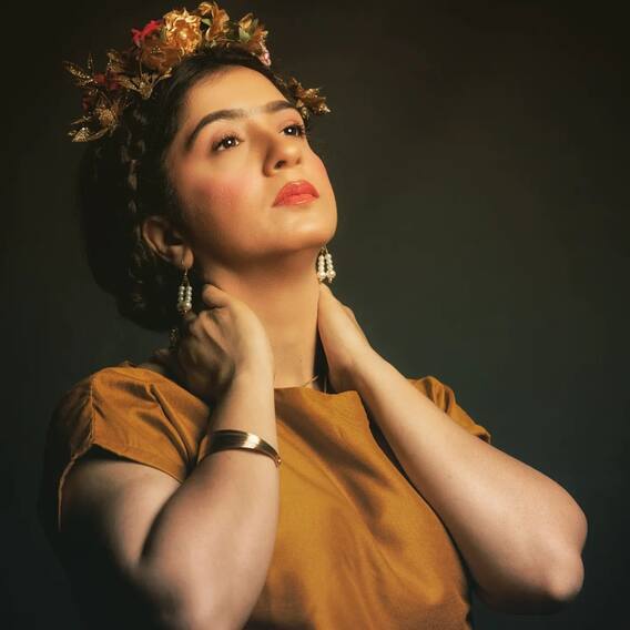 फोटो: 'बिग बॉस मराठी' के घर में ऑन-स्क्रीन 'सोयराबाई' की एंट्री! स्नेहलता वसईकर बनी पहली वाइल्ड कार्ड कंटेस्टेंट फोटो: 'बिग बॉस मराठी' के घर में ऑन-स्क्रीन 'सोयराबाई' की एंट्री! स्नेहलता वसईकर बनी पहली वाइल्ड कार्ड कंटेस्टेंट