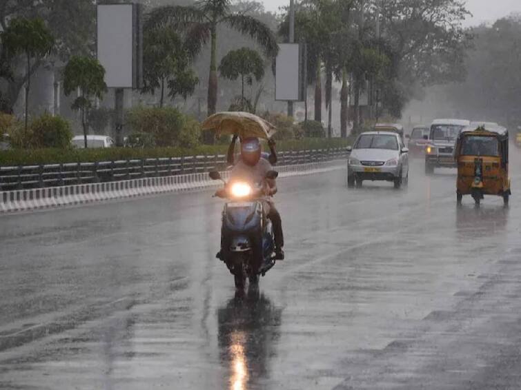 heavy rainfall to be expected in and around TN for next 4 days Rain Alert: சென்னையில் அடித்து வெளுக்க தொடங்கிய கனமழை.. நாளை எங்கெல்லாம் கனமழை தெரியுமா?