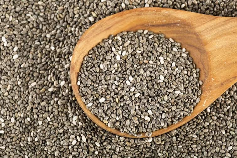 Chia Seeds Benefits: Eat chia seeds to lose weight, but be careful not to become a health hazard. Chia Seeds Benefits : ਭਾਰ ਘਟਾਉਣ ਲਈ ਖਾਓ ਚੀਆ ਸੀਡਸ, ਪਰ ਧਿਆਨ ਰੱਖੋ ਕਿਤੇ ਬਣ ਨਾ ਜਾਵੇ ਸਿਹਤ ਲਈ ਜਾਨਲੇਵਾ