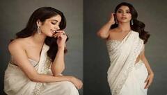 Janhvi Kapoor Photos : ਵਾਈਟ ਸਾੜ੍ਹੀ 'ਚ ਜ਼ੁਲਫ਼ਾਂ ਨਾਲ ਖੇਡਦੀ ਨਜ਼ਰ ਆਈ ਜਾਹਨਵੀ ਕਪੂਰ
