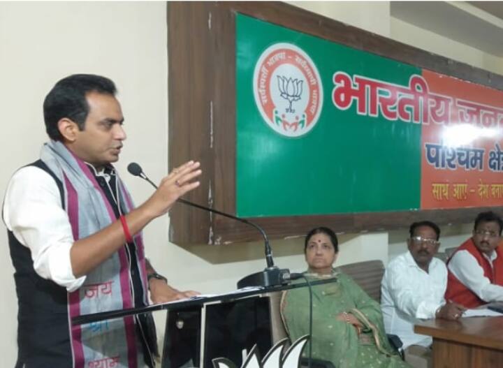 UP Civic Election: मेरठ में निकाय चुनाव को लेकर पंकज सिंह ने बनाया 'घर-घर वाला प्लान', कार्यकर्ताओं को दिया जीत का मंत्र UP News BJP will go door to door for civic elections given responsibility to ward presidents ann UP Civic Election: मेरठ में निकाय चुनाव को लेकर पंकज सिंह ने बनाया 'घर-घर वाला प्लान', कार्यकर्ताओं को दिया जीत का मंत्र