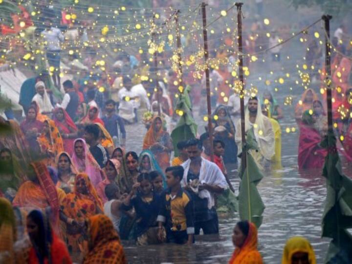 Devotees gather in a canal to worship the sun during the Hindu festival of Chhath Puja in Jalandhar. (Source: AFP)