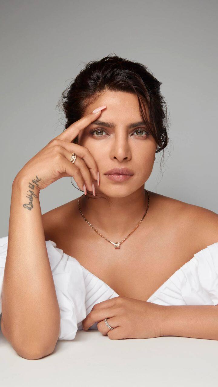 தமிழன் திரைப்படத்தில் விஜய்க்கு ஜோடியாக நடித்ததன் மூலம் நாயகியாக அறிமுகமானவர் பிரியங்கா சோப்ரா