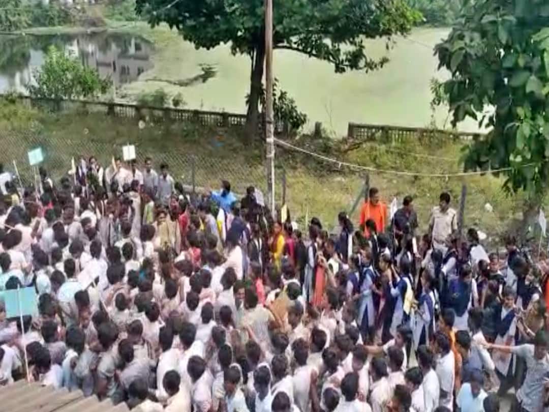 Chodavaram Three capitals Ysrcp Vidyardhi Bheri rally cm power star slogans DNN Chodavaram News : విద్యార్థి భేరిలో వైసీపీ నేతలకు వింత అనుభవం, సీఎం పవర్ స్టార్ అంటూ నినాదాలు!