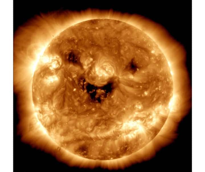 nasa captures image of sun smiling NASA : नासाकडून सूर्याचा 'क्यूट' फोटो शेअर, 'Smiling Sun' फोटो व्हायरल