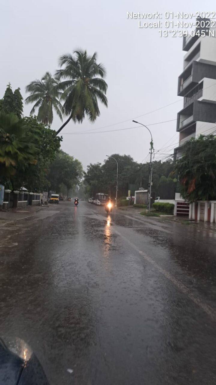 மழை நீர் தேங்குவதை தடுத்து வரும் சென்னை மாநகராட்சியையும் அனைவரும் பாராட்டி வருகின்றனர்