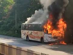 PHOTO : पुण्यात बर्निंग बस... शिवशाही बसनं अचानक घेतला पेट