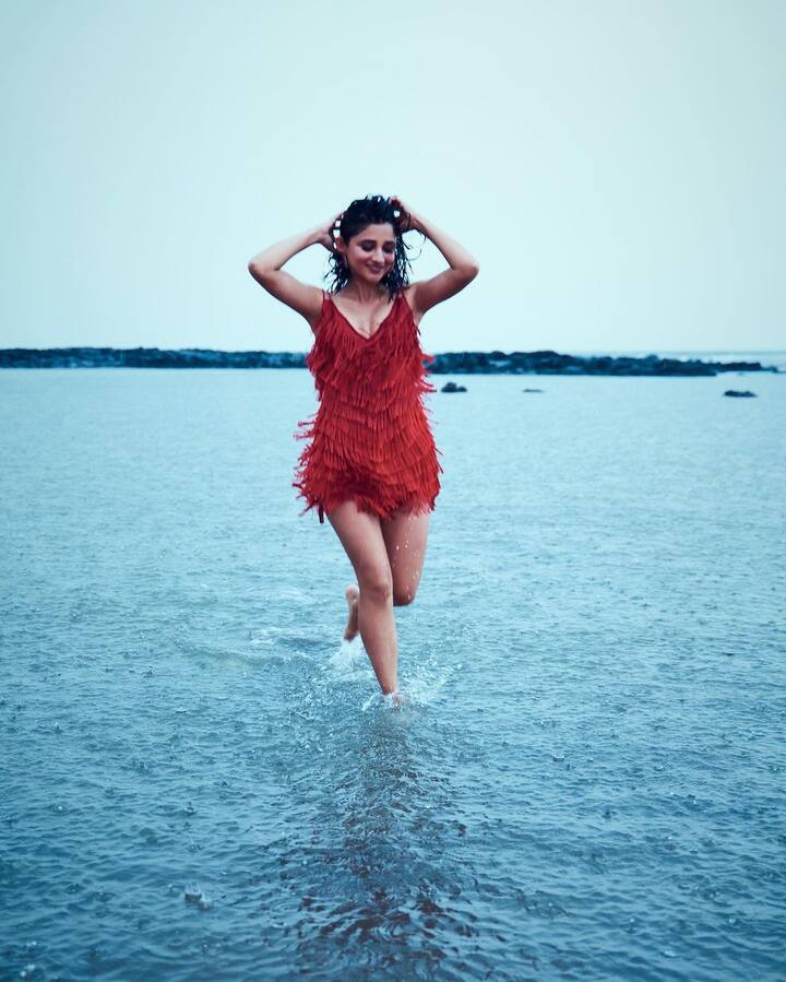 अभिनेत्रीने तिच्या लुकचे फोटोही शेअर केले आहेत.(फोटो सौजन्य :officialkanikamann/इंस्टाग्राम)