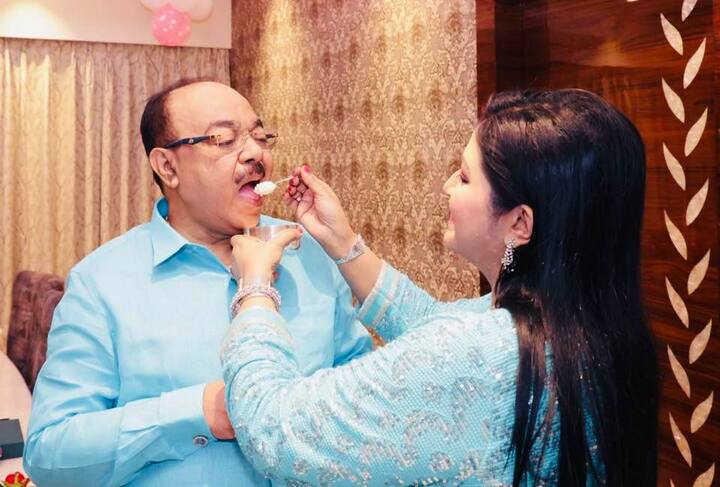 বন্ধু শোভন চট্টোপাধ্যায় ও পরিবার সহযোগে আনন্দঘন সন্ধে কাটাল মহুল। সোশ্যাল মিডিয়ায় ছবি পোস্টের সঙ্গে সঙ্গে ভাগ করে নিলেন মাতৃত্বের আবেগঘন যাত্রাপথের কথা।