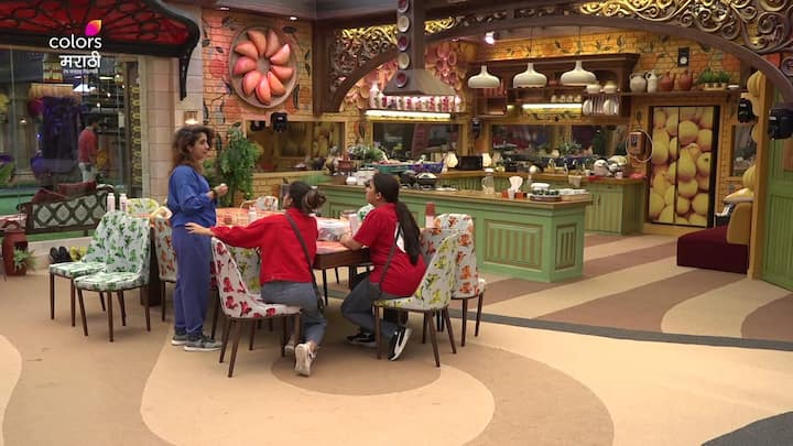 बिग बॉसने सदस्यांवर विष-अमृत हे नॉमिनेशन कार्य (Nomination Task) सोपवले आहे. या कार्यादरम्यान प्रत्येक जो सदस्य पेटारा उघडून त्यातील हिरव्या रंगाचे विष मिळवेल त्या सदस्याला इतर सदस्यांना नॉमिनेट करण्याची संधी मिळेल.