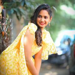 Ariyana Glory: పూల గౌనులో జూనియర్ ఇలియానా