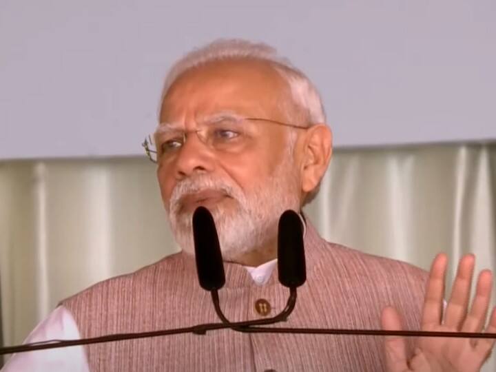 PM Modi in Rajasthan: पीएम मोदी ने आदिवासी समाज के विकास के लिए बनाया ये प्लान, पढ़ें संबोधन की 10 बड़ी बातें PM Narendra Modi in Rajasthan 10 Points on his Address to Adivasi Community in Mangarh Dham PM Modi in Rajasthan: पीएम मोदी ने आदिवासी समाज के विकास के लिए बनाया ये प्लान, पढ़ें संबोधन की 10 बड़ी बातें