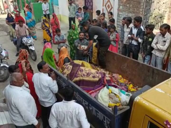 Shajapur Last farewell to cow like a mother people got emotional watching video ANN Video: गाजे-बाजे के साथ 100 साड़ी ओढ़ाकर गाय को दी गई अंतिम विदाई, देखें वीडियो