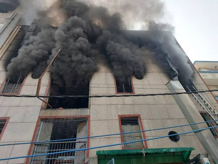 2 Dead, Few Feared Trapped After Fire Broke Out In Plastic Factory In Delhi's Narela 2 Dead, A Few Feared Trapped After Fire Broke Out In Plastic Factory In Delhi's Narela