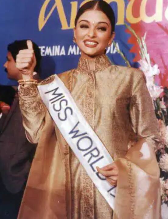 ਔਰ ਪਿਆਰ ਹੋ ਗਿਆ ਐਸ਼ਵਰਿਆ ਦੀ ਬਾਲੀਵੁੱਡ ਡੈਬਿਊ ਫਿਲਮ ਸੀ ਜੋ ਬਾਕਸ ਆਫਿਸ 'ਤੇ ਫਲਾਪ ਸਾਬਤ ਹੋਈ।