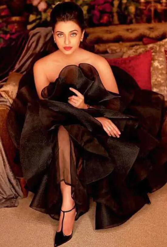 ਓਪਰਾ ਵਿਨਫਰੇ ਸ਼ੋਅ ਵਿੱਚ ਜਾਣਾ - ਐਸ਼ਵਰਿਆ ਰਾਏ ਪਹਿਲੀ ਬਾਲੀਵੁੱਡ ਸਟਾਰ ਸੀ ਜਿਸ ਨੂੰ ਸ਼ੋਅ ਵਿੱਚ ਬੁਲਾਇਆ ਗਿਆ ਸੀ। ਸ਼ੋਅ 'ਚ ਐਸ਼ਵਰਿਆ ਨੇ ਆਪਣੀ ਕਮਾਲ ਨਾਲ ਸਾਰਿਆਂ ਦਾ ਦਿਲ ਜਿੱਤ ਲਿਆ ਸੀ। ਇਸ ਸ਼ੋਅ ਦੀਆਂ ਵੀਡੀਓਜ਼ ਹਰ ਰੋਜ਼ ਸੋਸ਼ਲ ਮੀਡੀਆ 'ਤੇ ਵਾਇਰਲ ਹੁੰਦੀਆਂ ਰਹਿੰਦੀਆਂ ਹਨ।