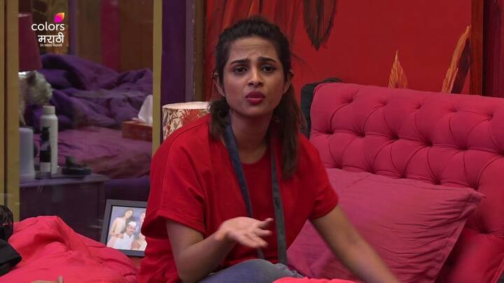 अमृताचे म्हणणे आहे, मला माहिती आहे माझी लीडरशिप क्वालिटी निगेटिव्ह आहे की पोसिटीव्ह आहे. निगेटिव्ह लोकांना तुम्ही सपोर्ट करता आहे आणि आम्हाला नाही करत याची काय गरज आहे तेजा?