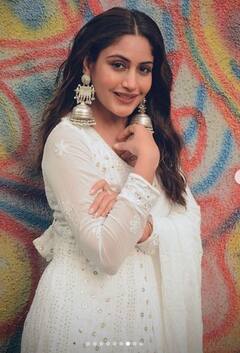 Surbhi Chandnas: ਚਿੱਟਾ ਕੁੜਤਾ, ਵੱਡੇ ਇਅਰਰਿੰਗਸ ਤੇ ਖੁੱਲ੍ਹੇ ਵਾਲ, ਸੁਰਭੀ ਚੰਦਨਾ ਦੇ ਸਟਾਇਲ ਨੇ ਉਡਾਏ ਫੈਨਜ਼ ਦੇ ਹੋਸ਼, ਦੇਖੋ ਫੋਟੋ