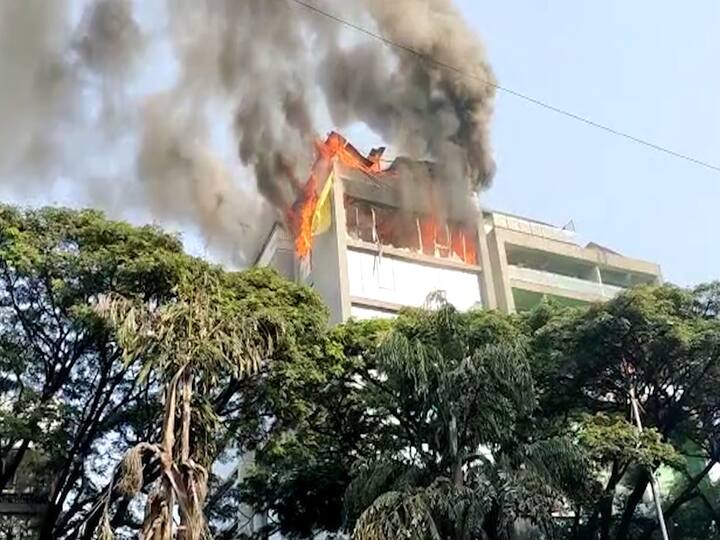 अग्निशमन दलाच्या अधिकाऱ्यांनी दिलेल्या माहितीनुसार, अद्याप आगीचं कारण अस्पष्ट आहे.