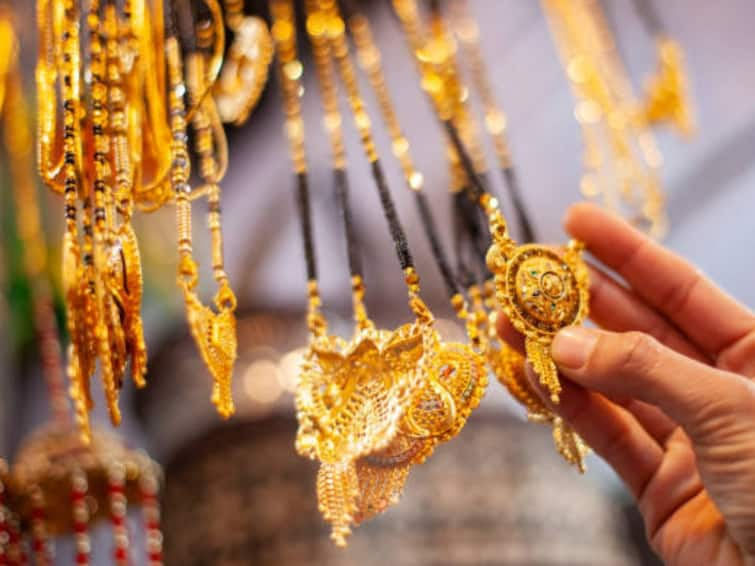 Gold Silver are trading in higher zone today due to international price surge of Precious metals Gold Silver Rate: सोने-चांदी में आज दिख रहा उछाल, जानें कितना महंगा मिल रहा गोल्ड और सिल्वर